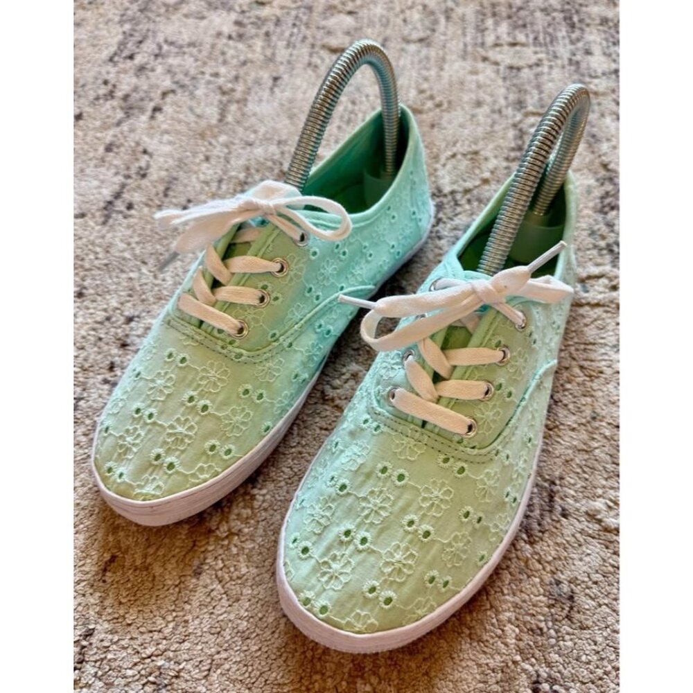 American Eagle Women’s Shoes Size 6 Green